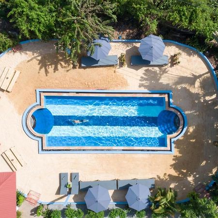 Barefoot Backpacker Resort 시엠리아프 외부 사진