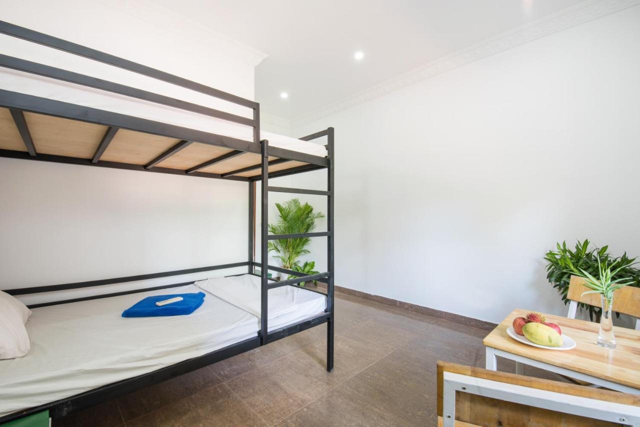Barefoot Backpacker Resort 시엠리아프 외부 사진