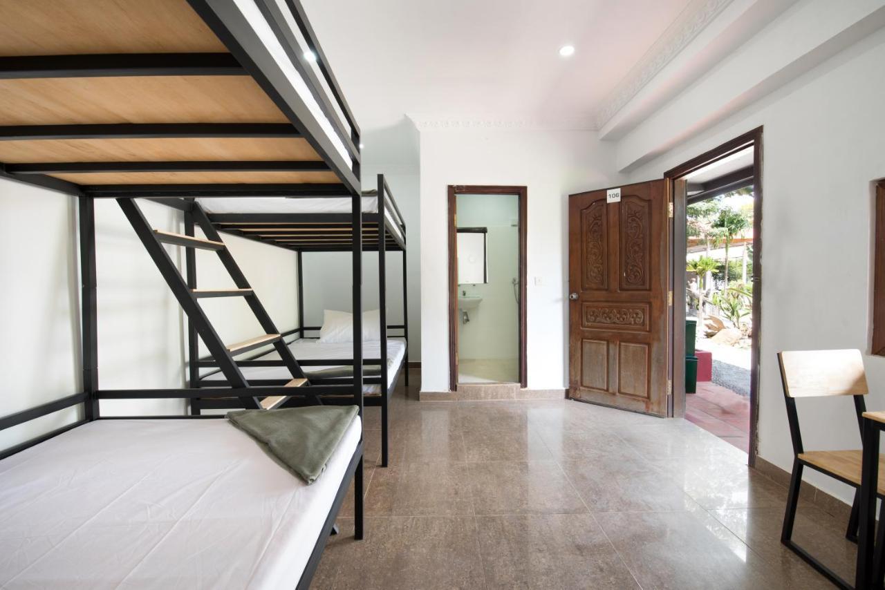 Barefoot Backpacker Resort 시엠리아프 외부 사진