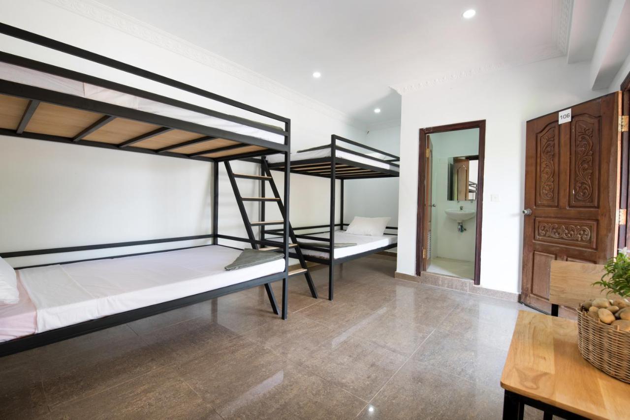 Barefoot Backpacker Resort 시엠리아프 외부 사진