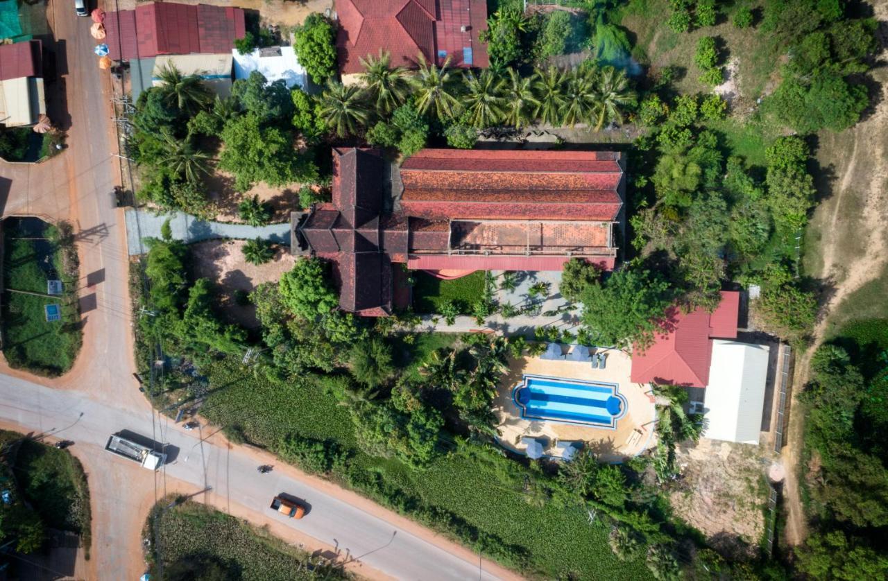 Barefoot Backpacker Resort 시엠리아프 외부 사진