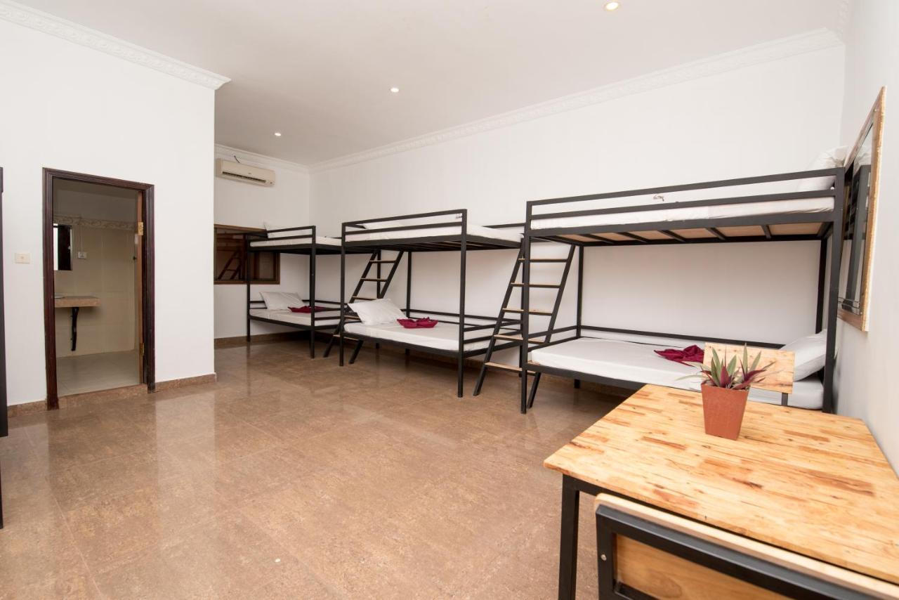 Barefoot Backpacker Resort 시엠리아프 외부 사진