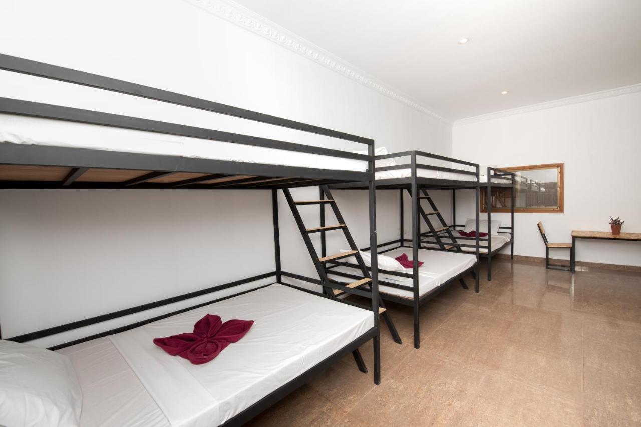 Barefoot Backpacker Resort 시엠리아프 외부 사진