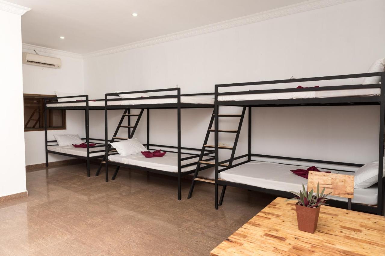 Barefoot Backpacker Resort 시엠리아프 외부 사진